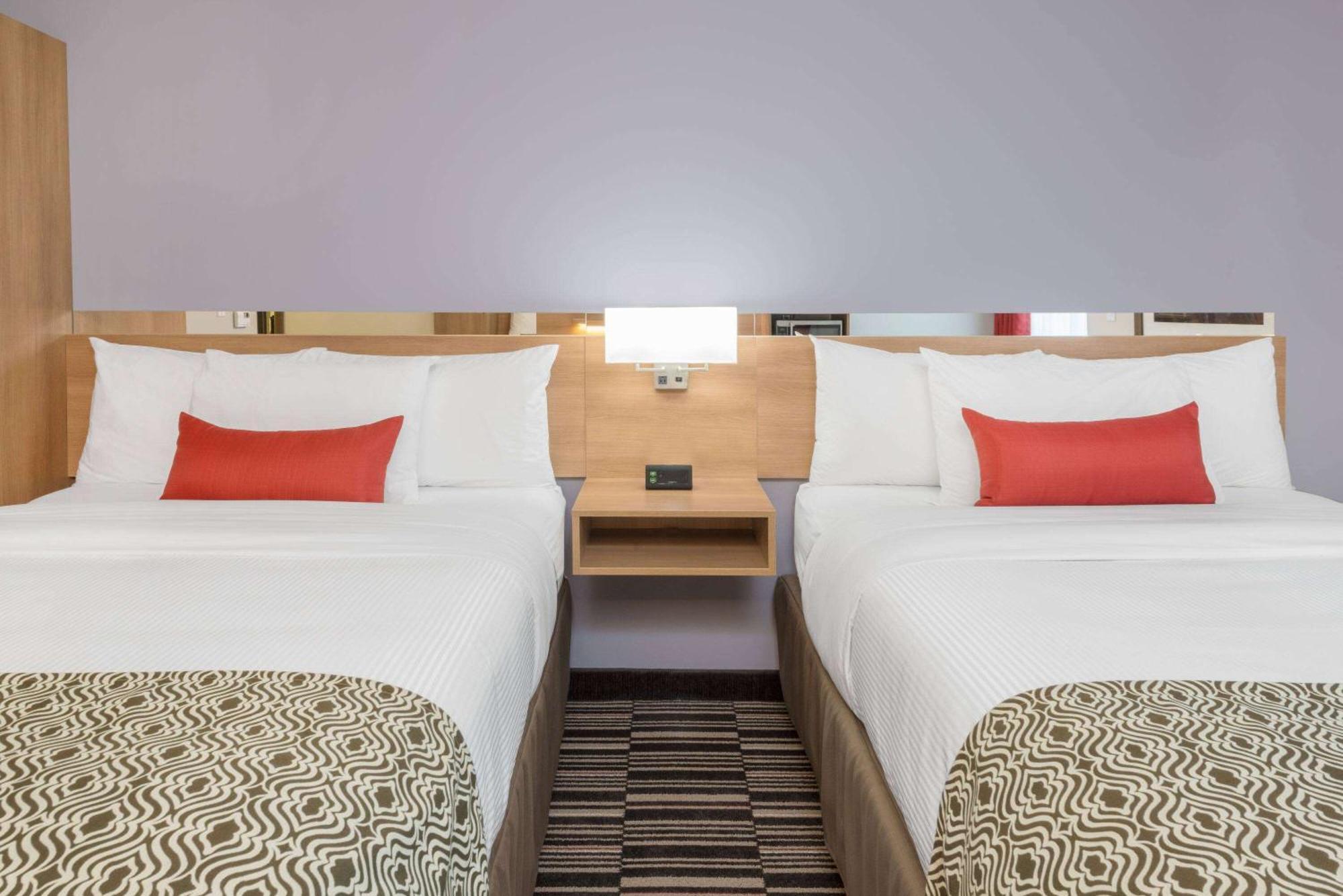 Microtel Inn & Suites By Wyndham Sudbury Exteriör bild