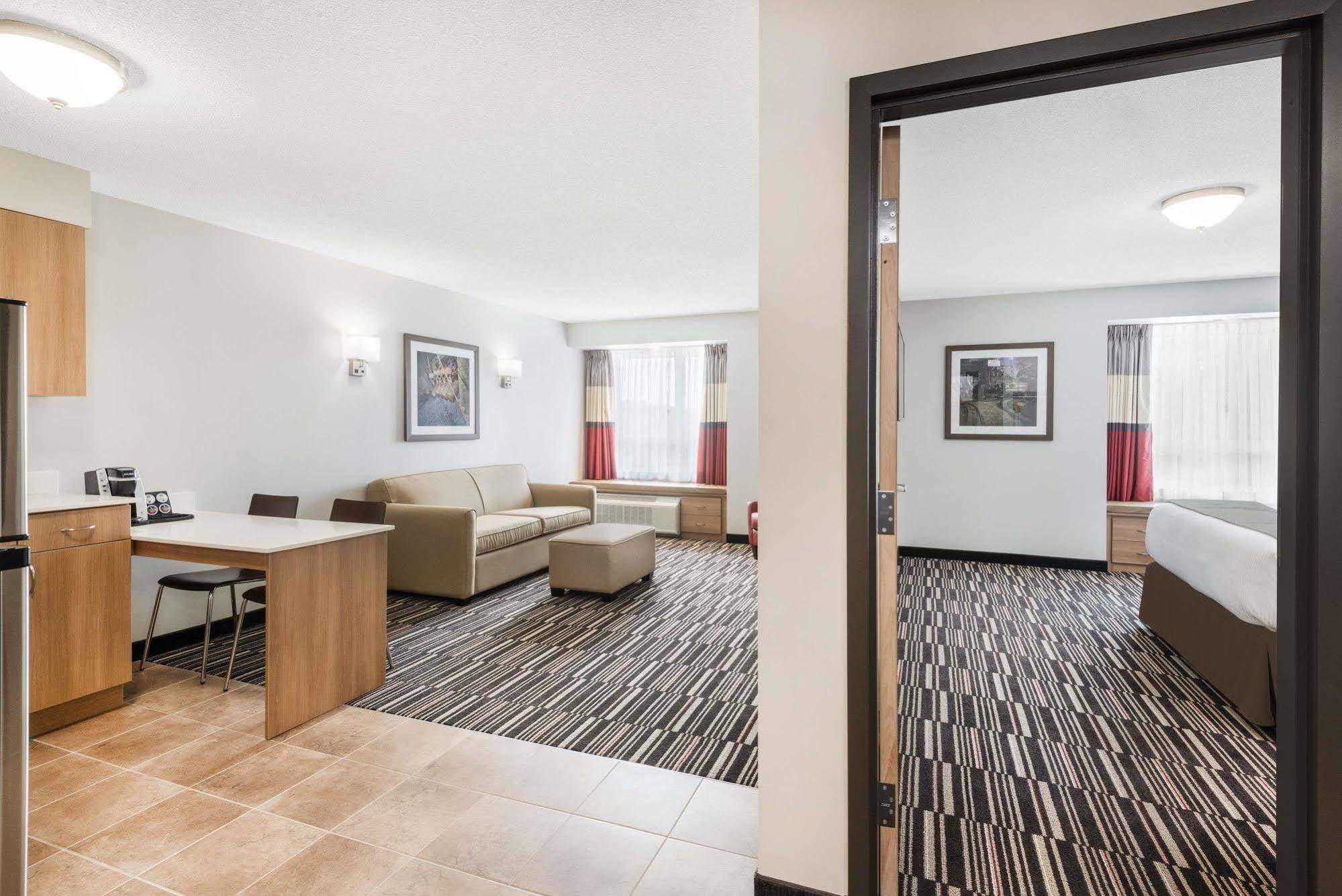 Microtel Inn & Suites By Wyndham Sudbury Exteriör bild