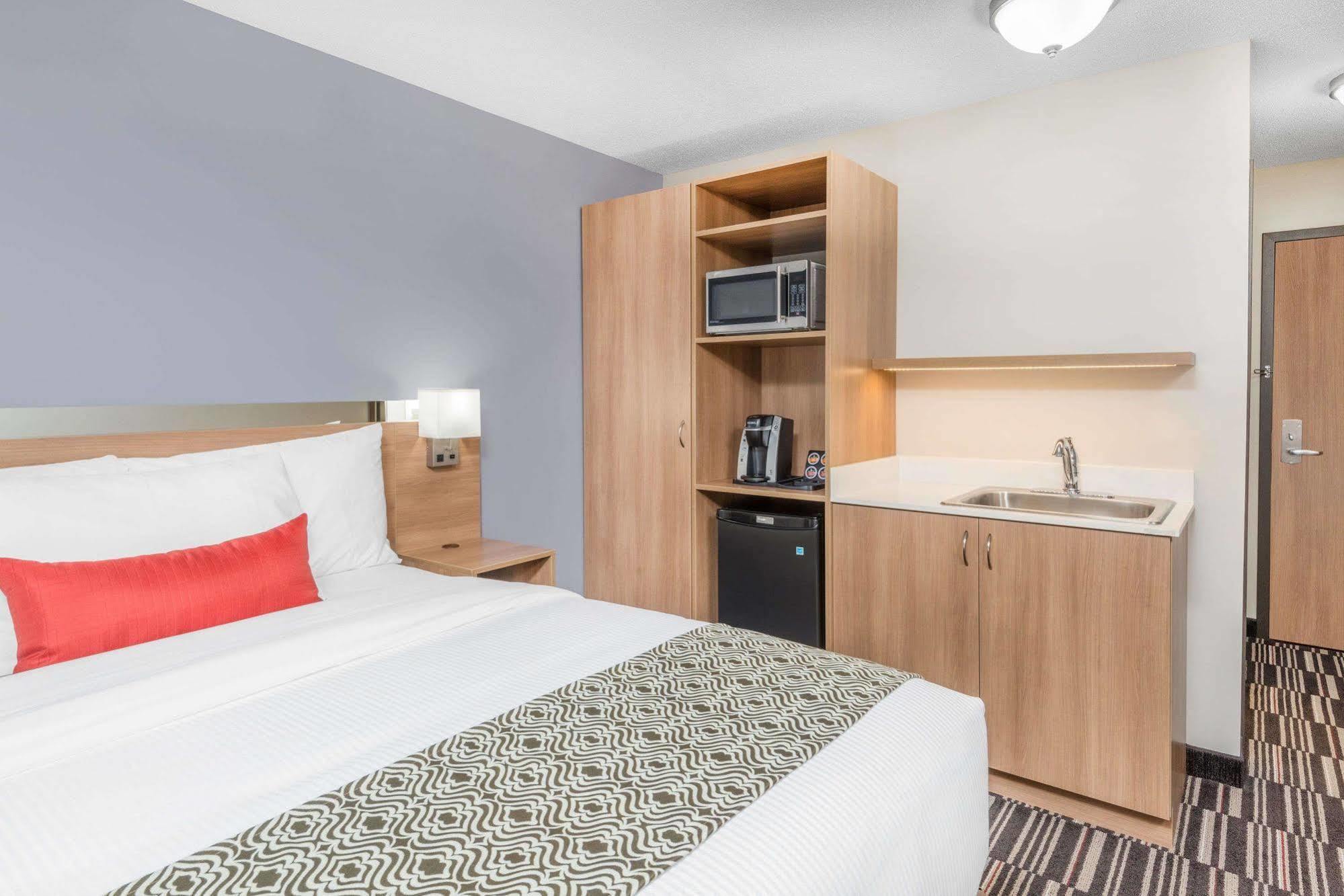 Microtel Inn & Suites By Wyndham Sudbury Exteriör bild