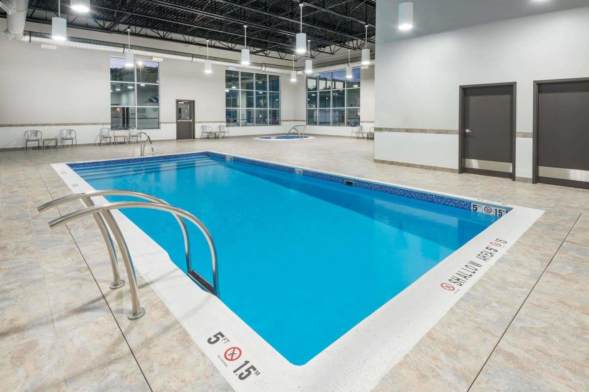 Microtel Inn & Suites By Wyndham Sudbury Exteriör bild